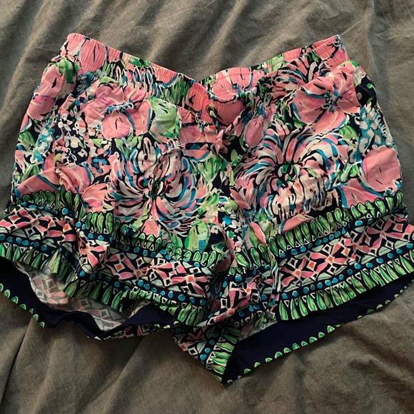 Lilly Pulitzer Katia Lightweight Shorts with Draw String - Picture 1 of 3